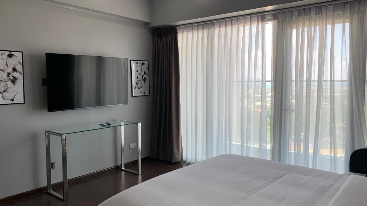 Aeon Suites Staycation Managed By Aria Hotel Davao City Esterno foto