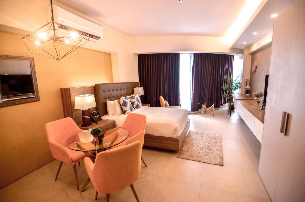 Aeon Suites Staycation Managed By Aria Hotel Davao City Esterno foto